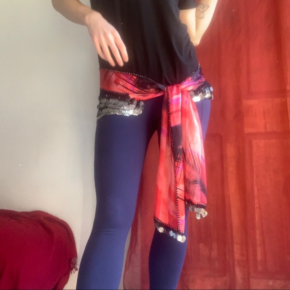 Impeccable coin hip scarf in vibrant pink - Picture 3 of 6